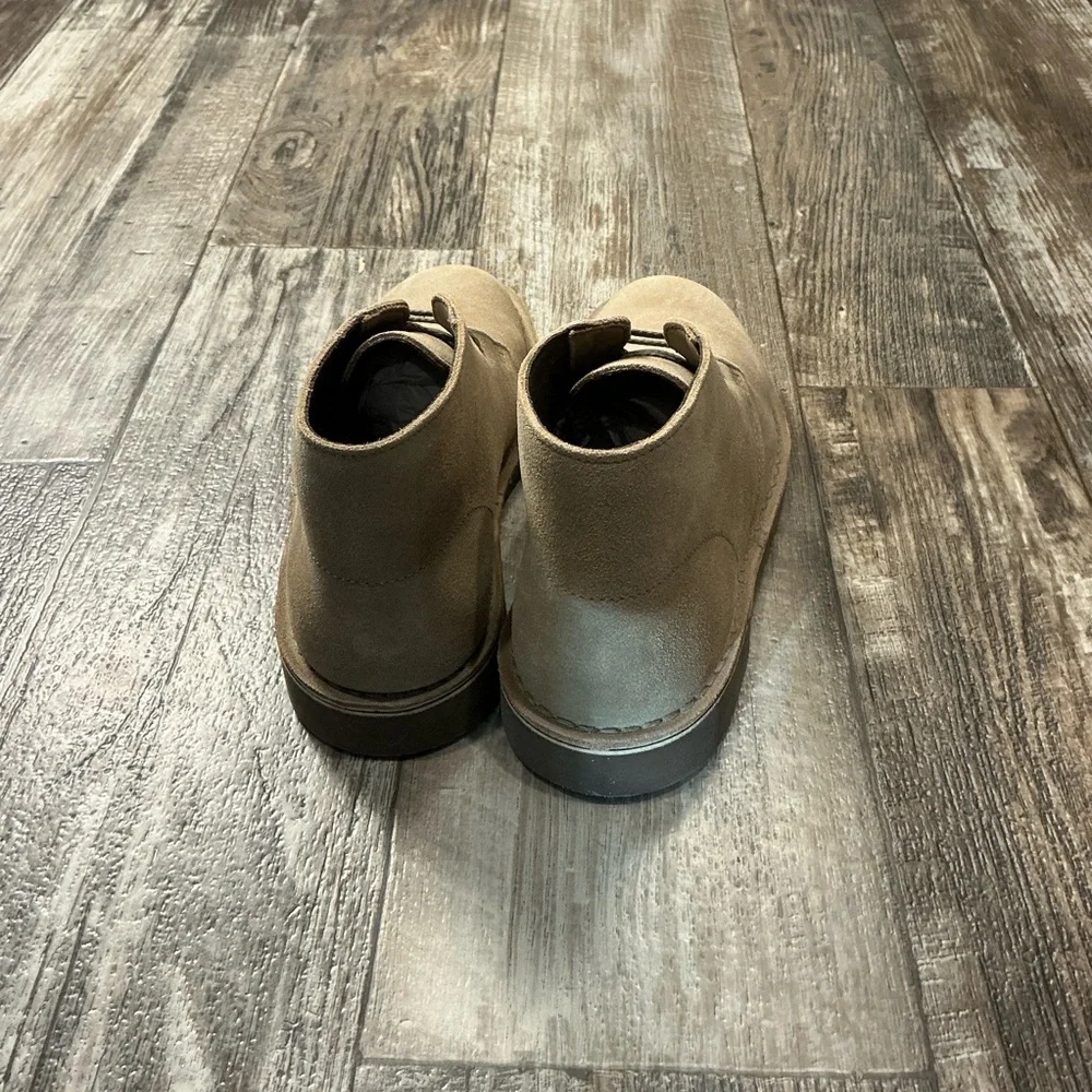Clark’s Men's Tan Suede Desert Boots Size 7.5